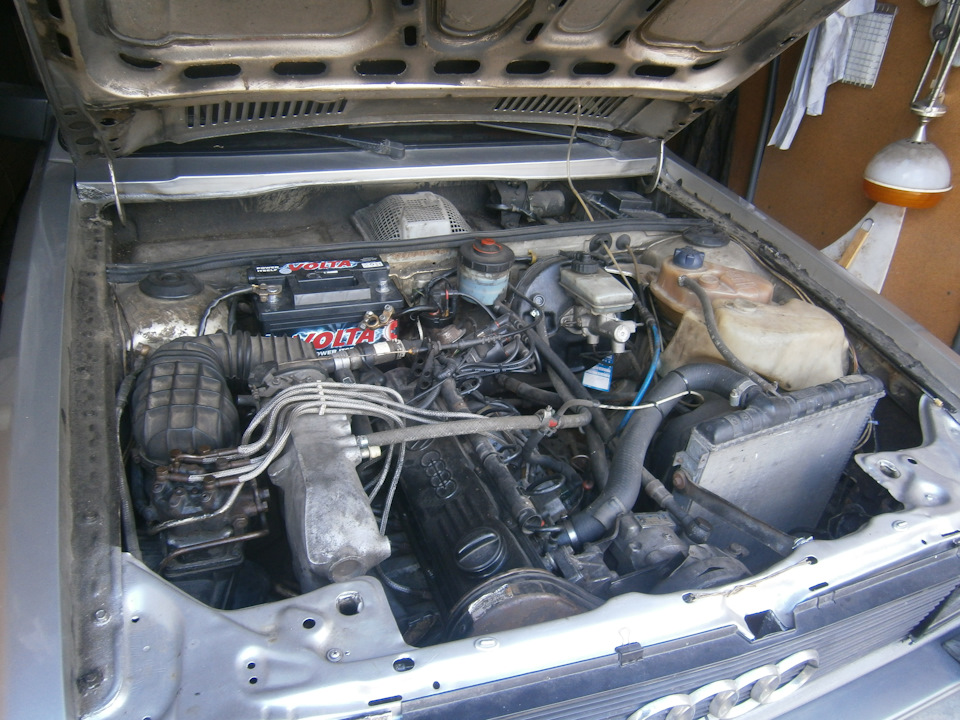 Людина продає Audi Coupe 2.1 2