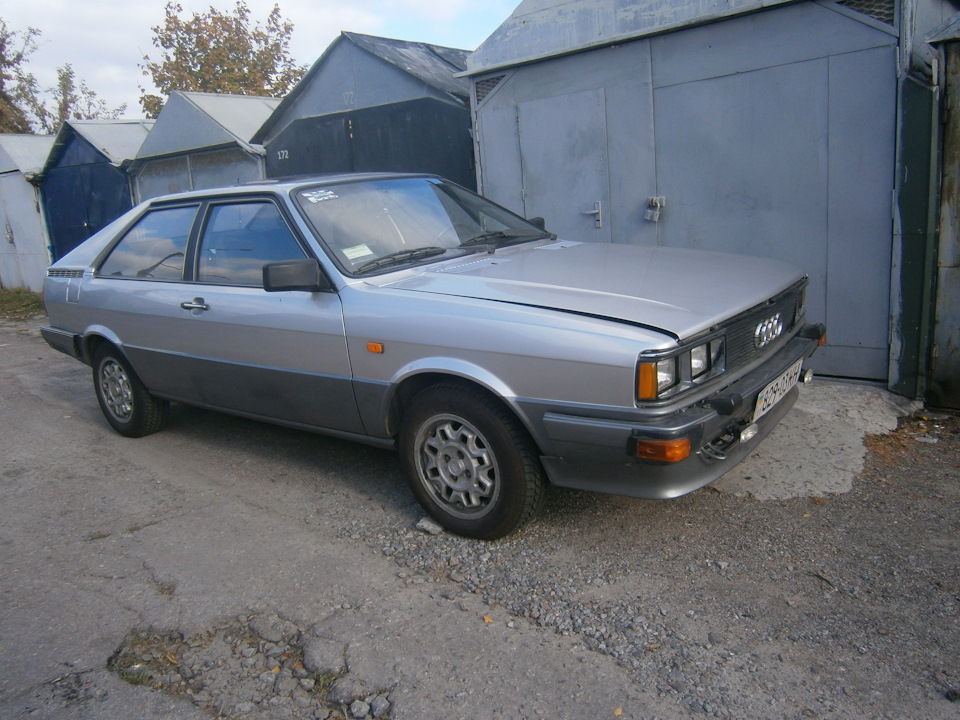 Людина продає Audi Coupe 2.1 4