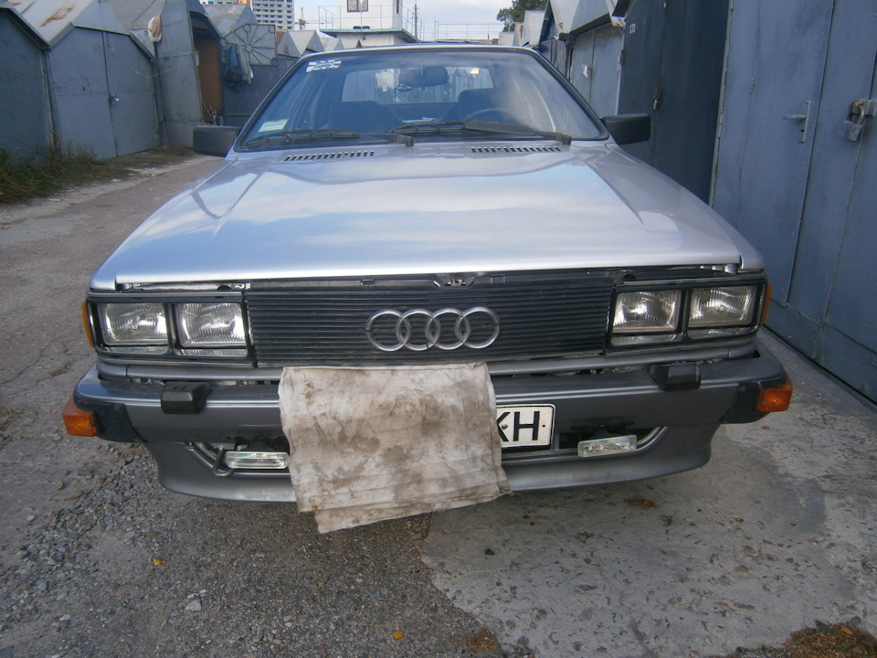Людина продає Audi Coupe 2.1 5