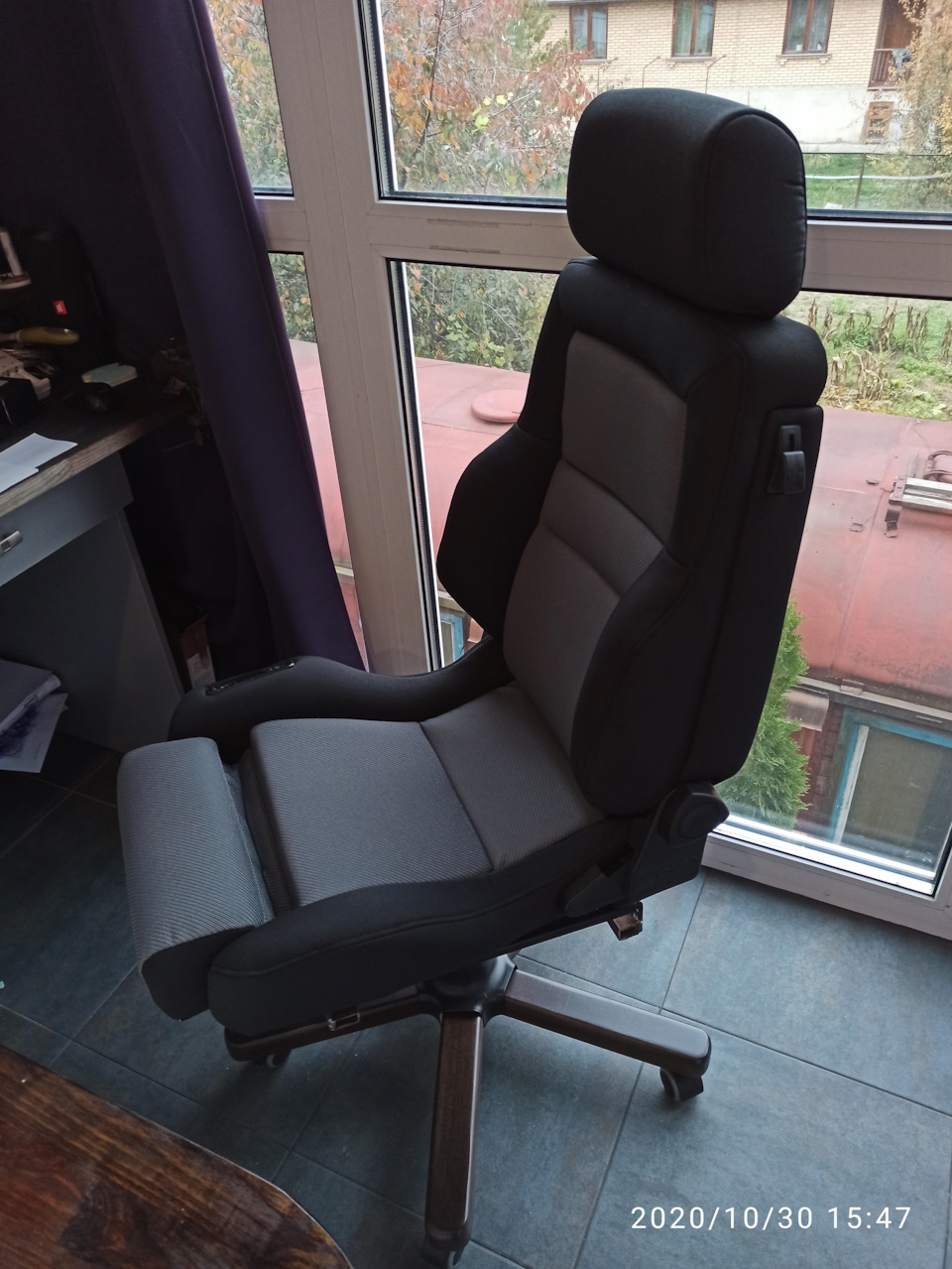 З авто крісла в комп'ютерне крісло RECARO 2