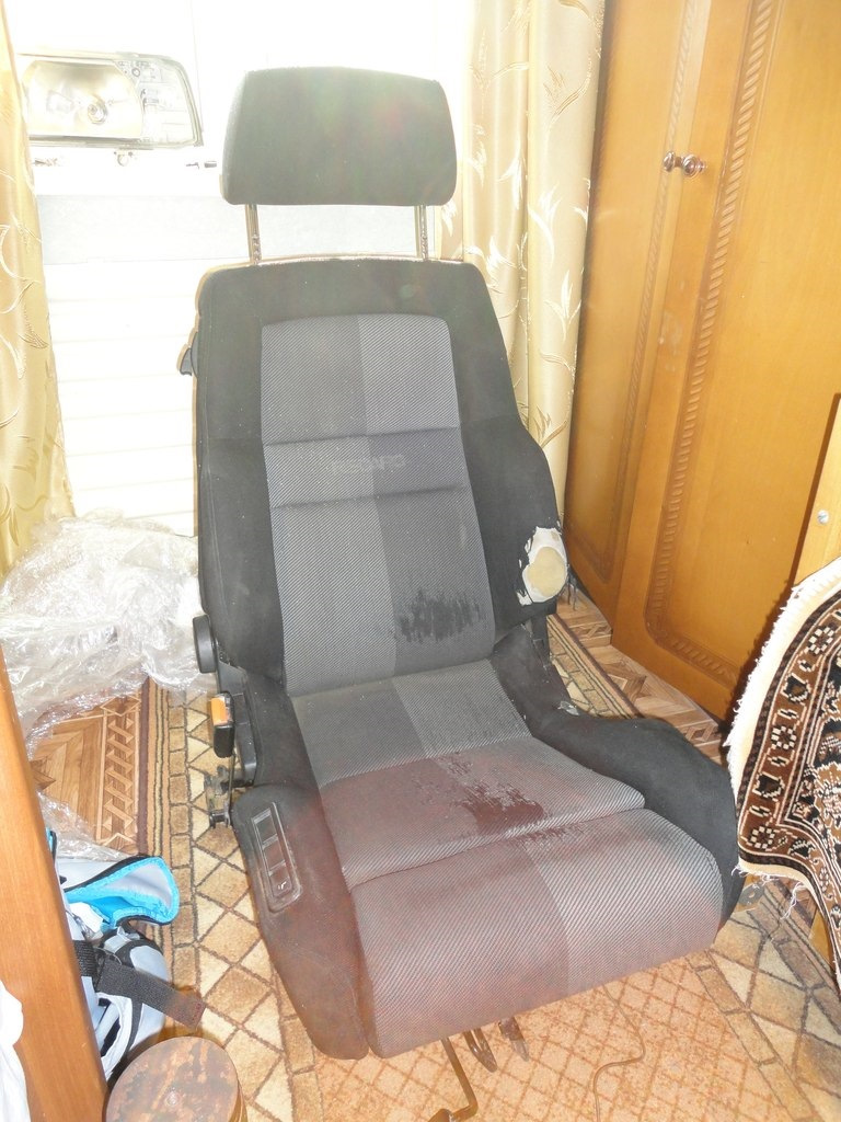 З авто крісла в комп'ютерне крісло RECARO 1