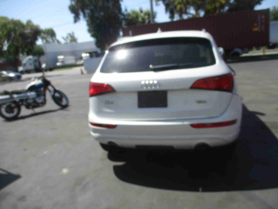 Яка вона була в порту США Q5 Glacier White Metallic 4