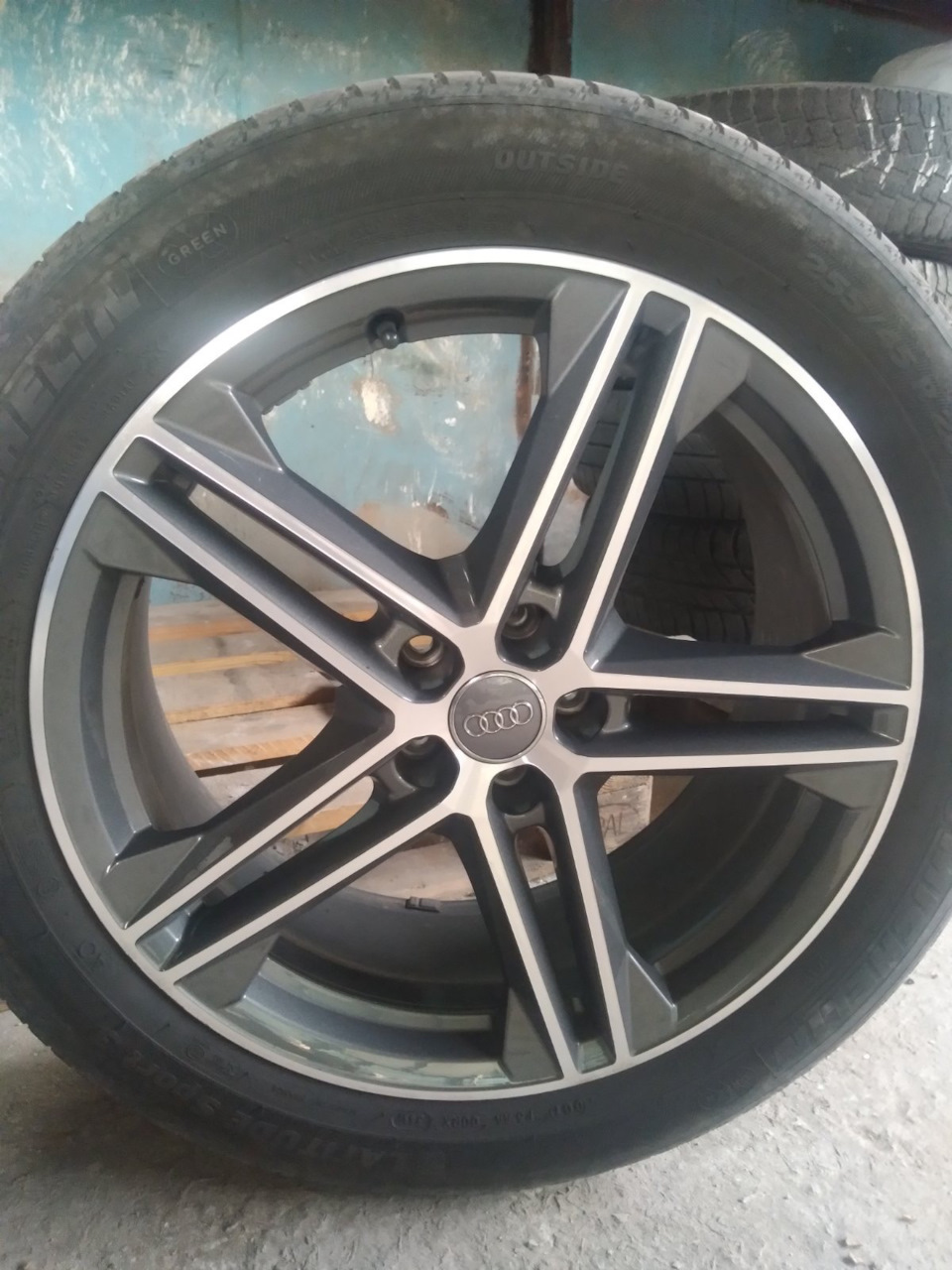 Комплект коліс Audi Q5 r20 3