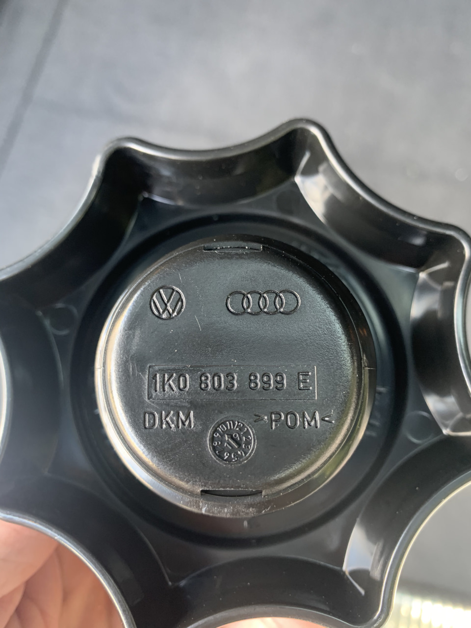 Болт крепления запаски Audi Q5 1