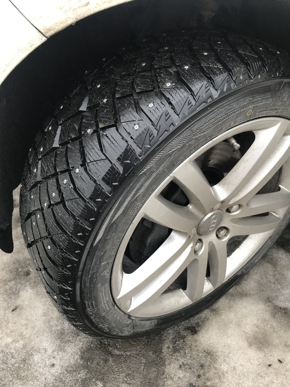 nitto therma spike 275/45 r20 3