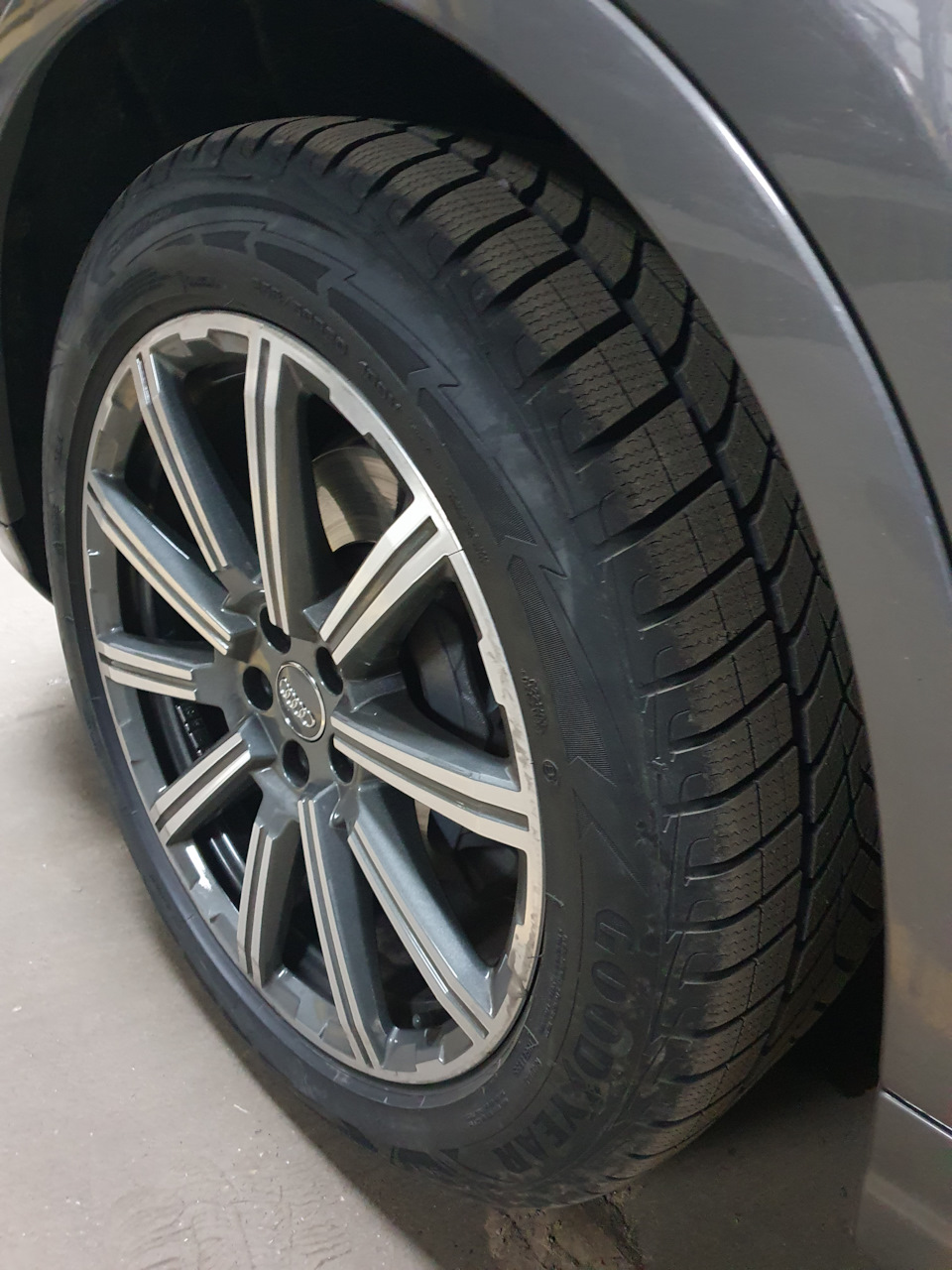 Нові шини для Q7 4M 255/50R20 109V 1