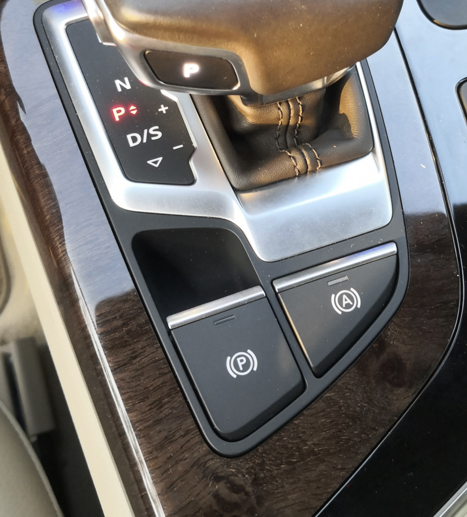 До встановлення кнопки Auto hold (автохолд) в Audi Q7 4M 1