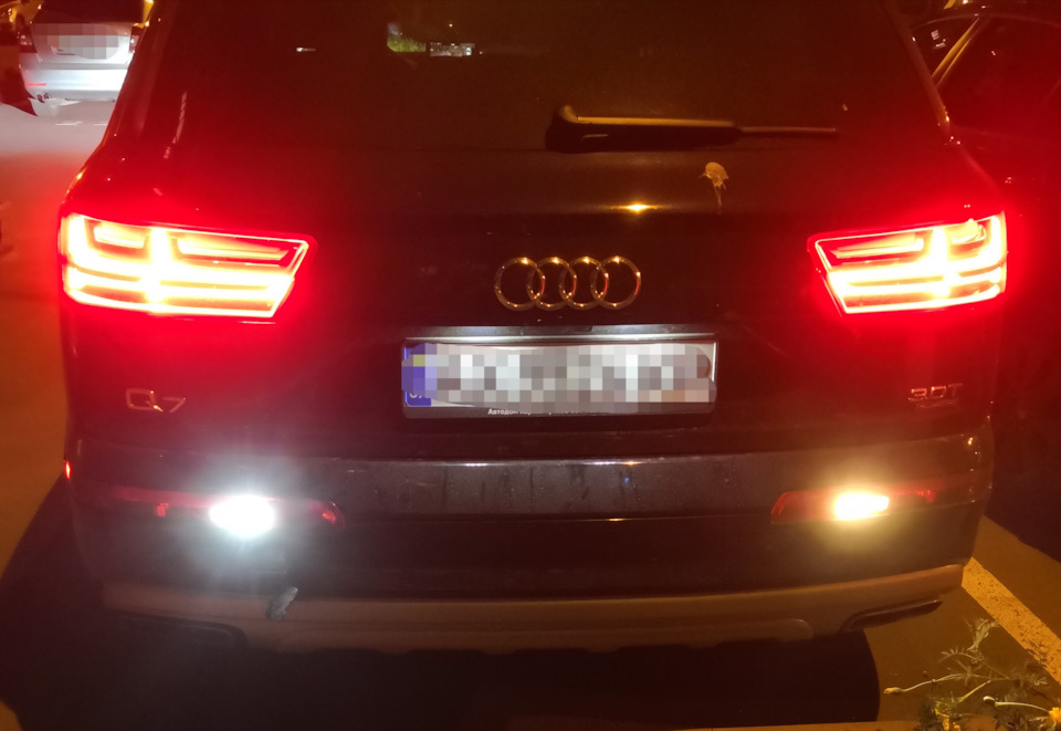 Заміна ламп заднього ходу Audi Q7 4M 4