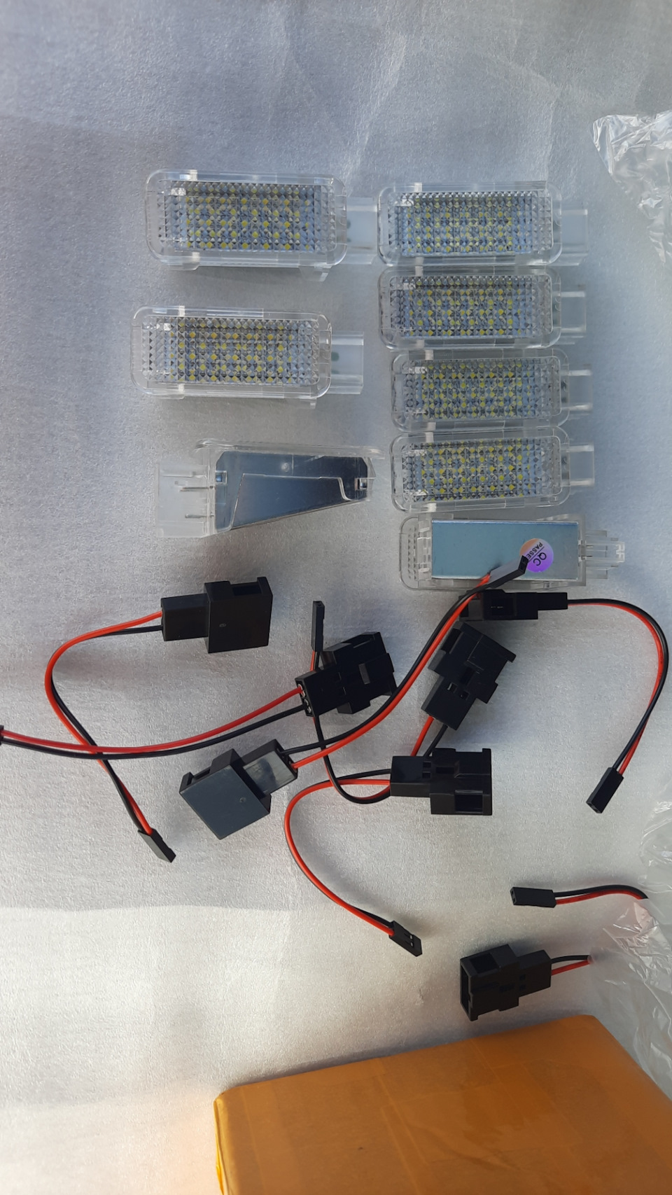 LED підсвічування дверей/багажника 1