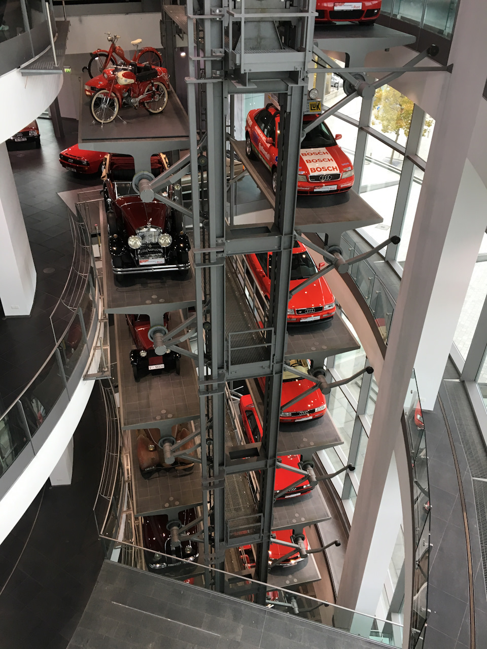 Eurotour, день2, audi museum 4