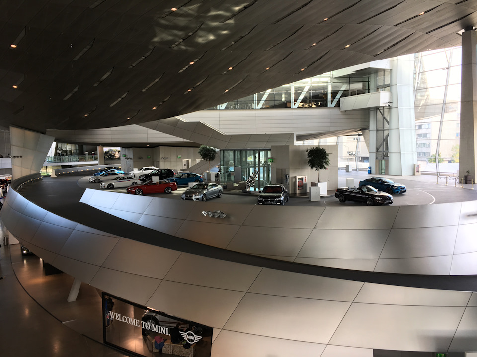 Eurotour, день3, BMW world 1