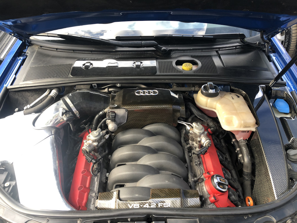 Підкапотний простір RS4 1