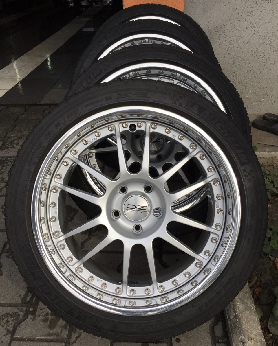 продам 18x8.5 OZ Superleggera III з гумою 4