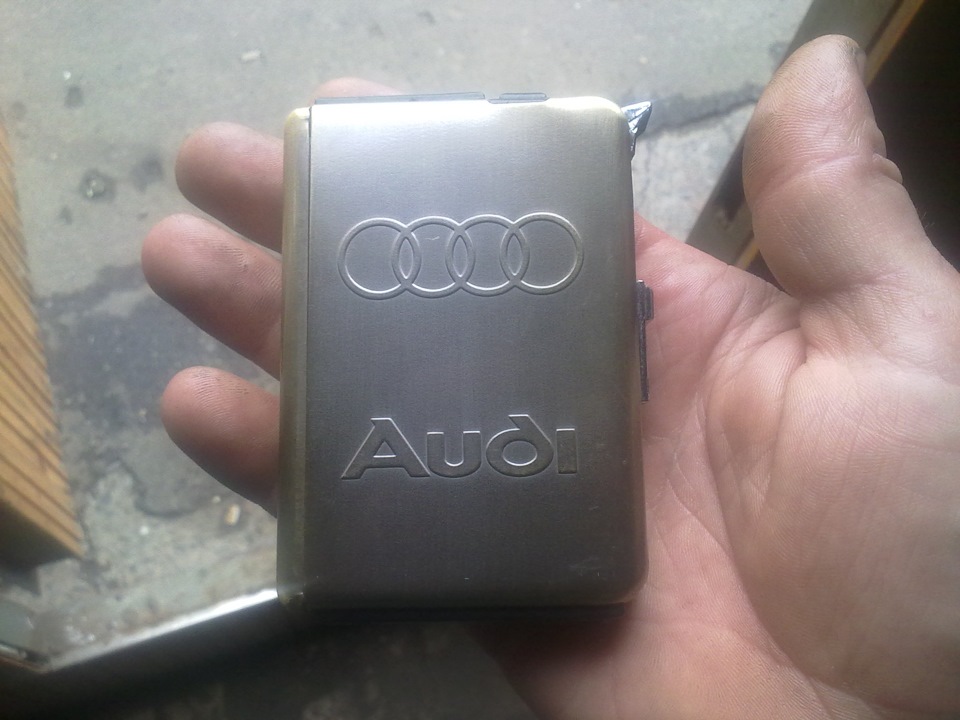 Під сигар-запальничка AUDI 1