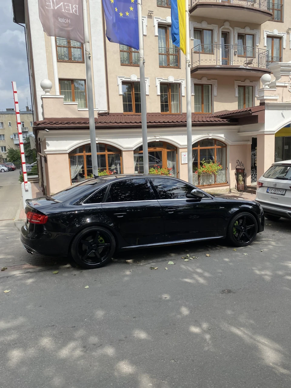Нехай тішить нового власника!