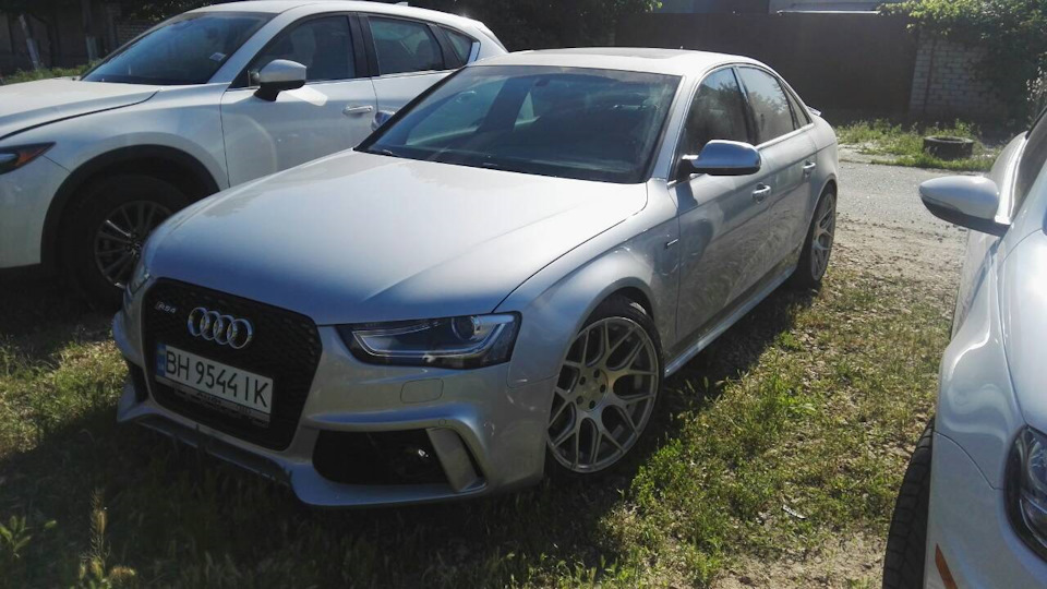#17: Передній бампер A4/S4 CARACTERE 4