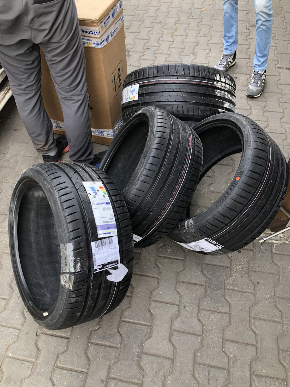 Зачіп під'їхав Michelin PS4 2