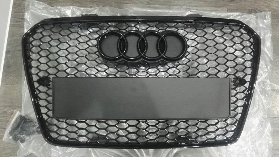 #7: Решітка RS5 на S Line Competition + чорний логотип