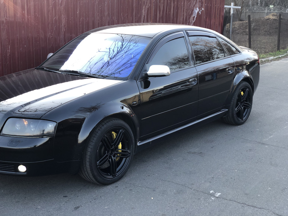 Продам задній бампер та пороги від Rs6 c5 1