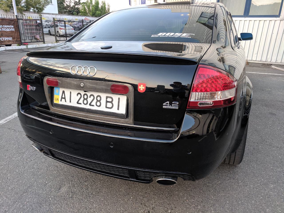 Продам задній бампер та пороги від Rs6 c5 3