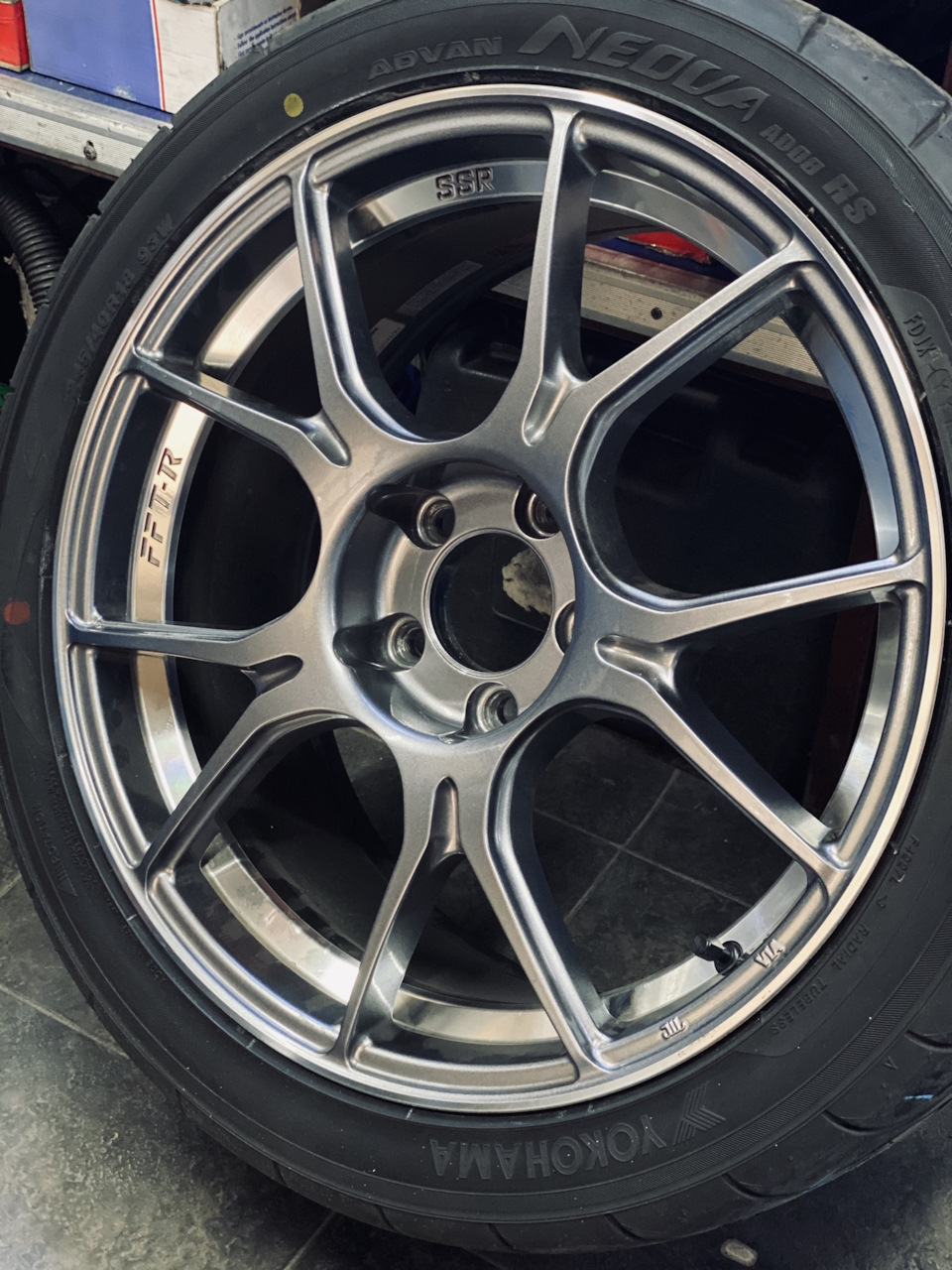 SSR GTX 02 18r + 245/40 Yokohama advan! 5