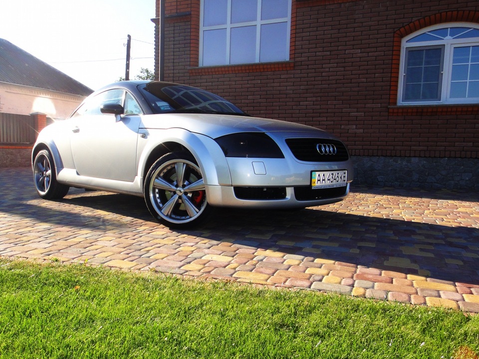 Продам диски AEZ R18, резина Toyo Tyres 225/40/18 4