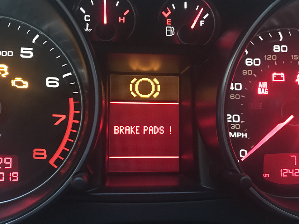 Як прибрати BRAKE PADS? 2