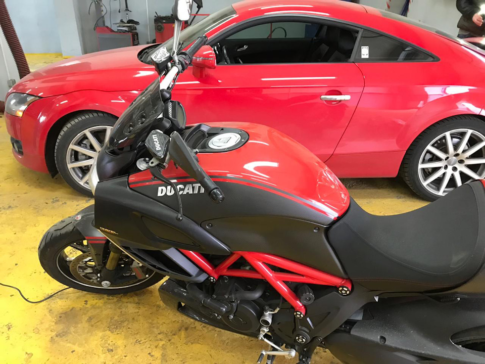 Replacing brake system on Audi TT 3.2 TRW 1