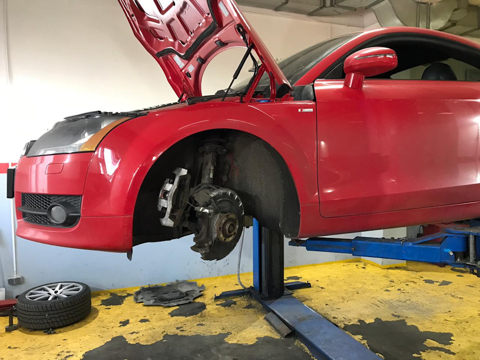 Replacing brake system on Audi TT 3.2 TRW 2