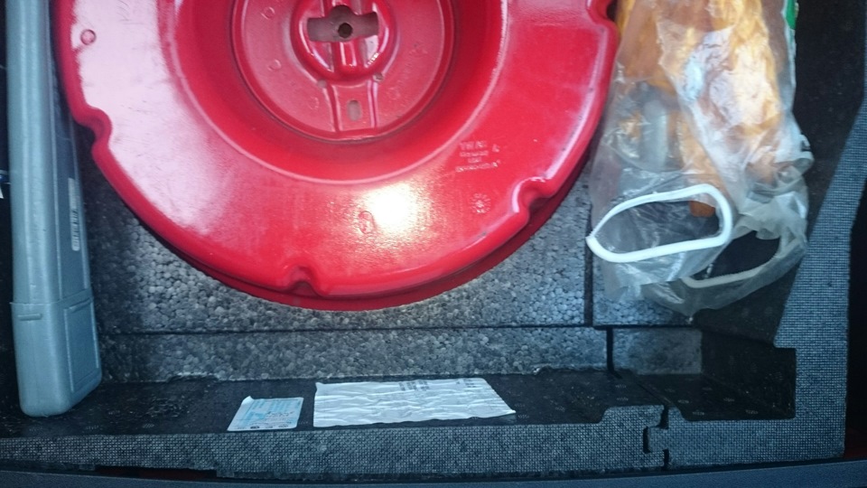 Стикер із кодом кольору кузова Audi TT 1