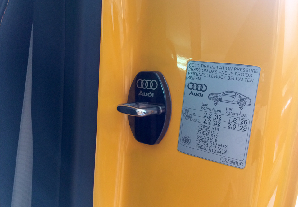 Алюмінієві накладки на петлі замків дверей Audi 2