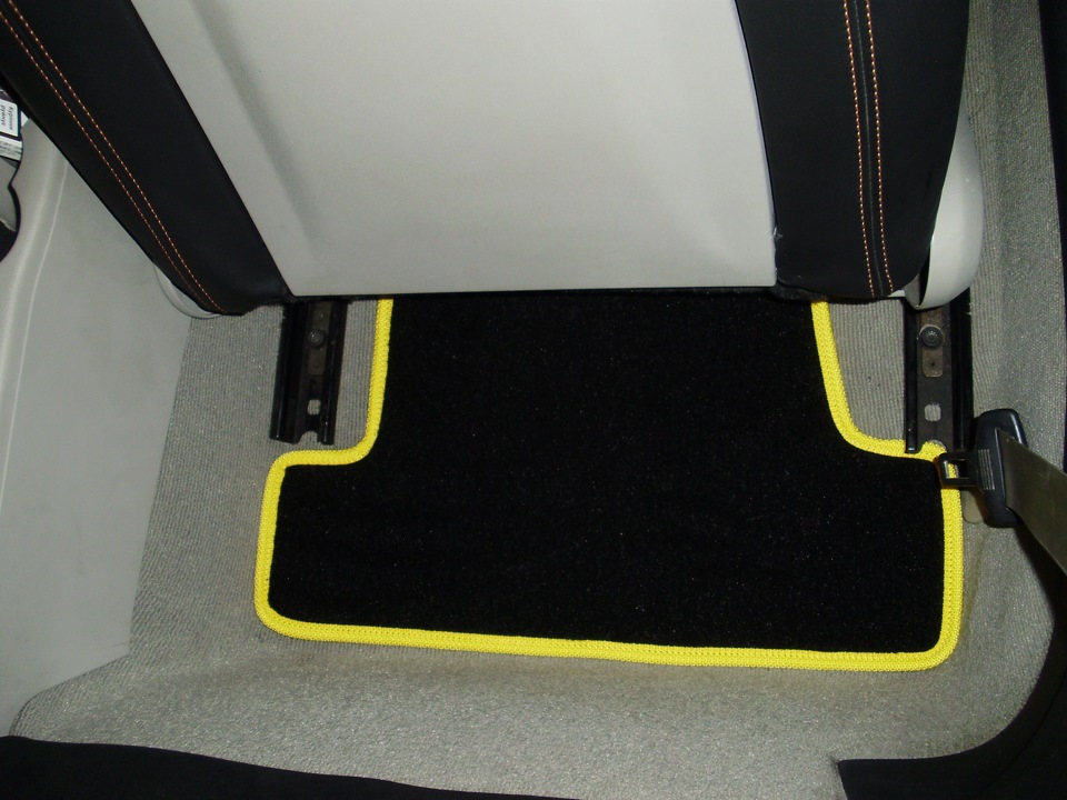 Текстильні килимки в салоні Audi TT (Yellow style) 5