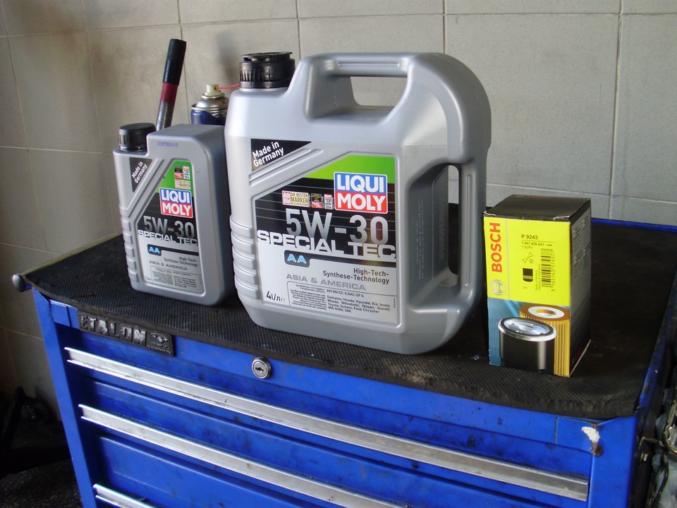 Заміна оливи LIQUI MOLI 5W-30 Special Tec AA та масляного фільтра Bosch 2