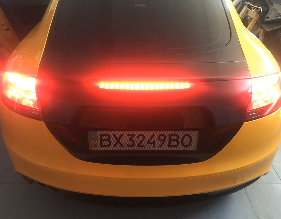Заміна заднього стоп сигналу кришки багажника / AUDI TT 8J 4
