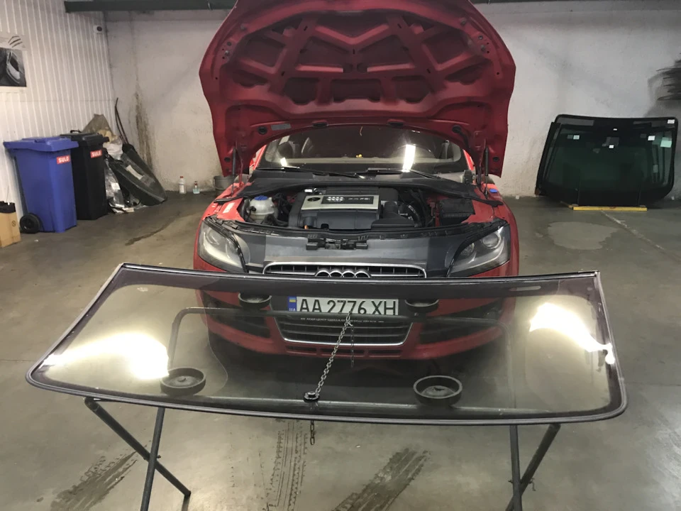 Заміна лобового скла на оригінал Audi TT Mk2 8J