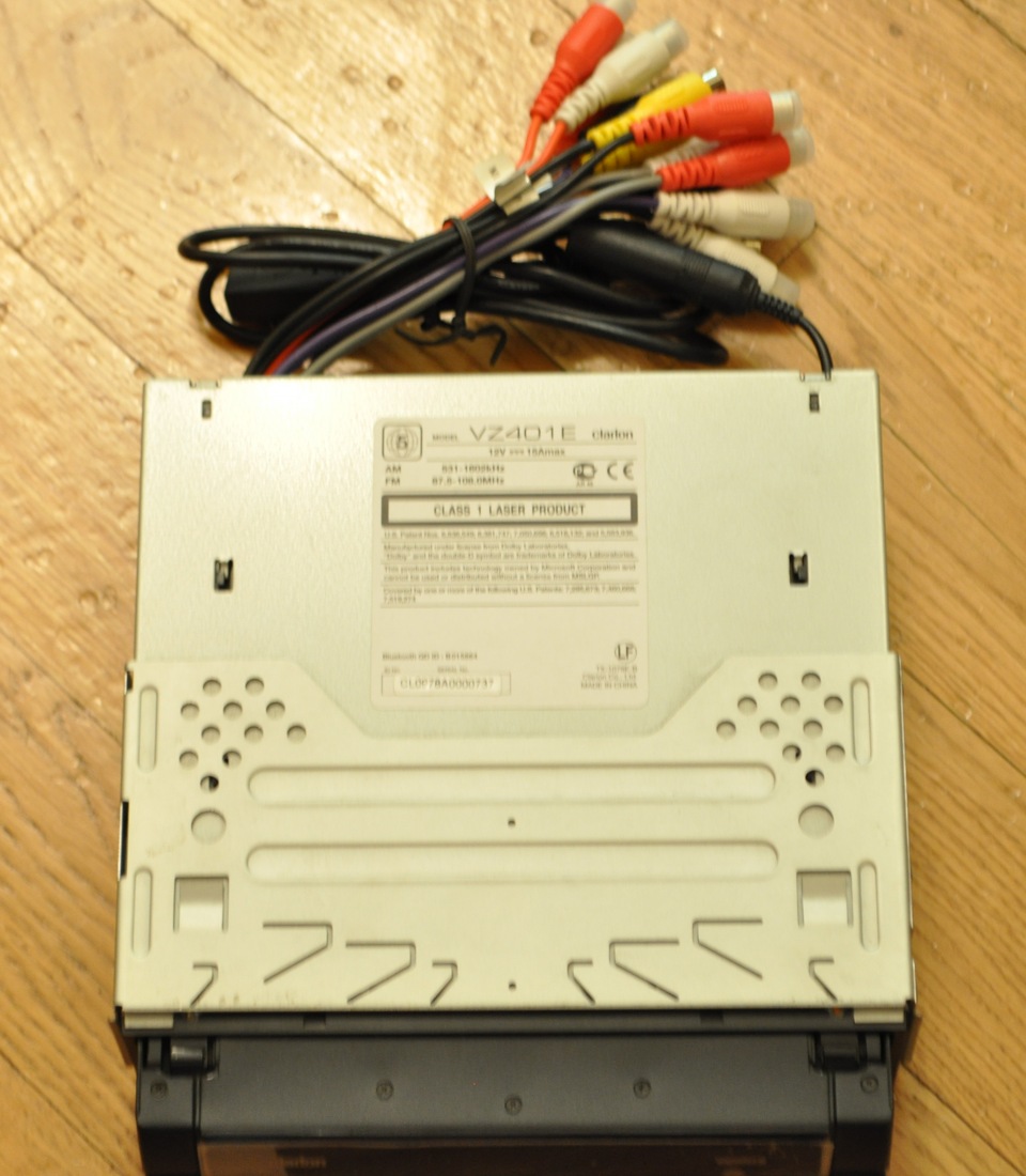 Clarion VZ401E-новий мультимедійний центр CHAMELEON 5