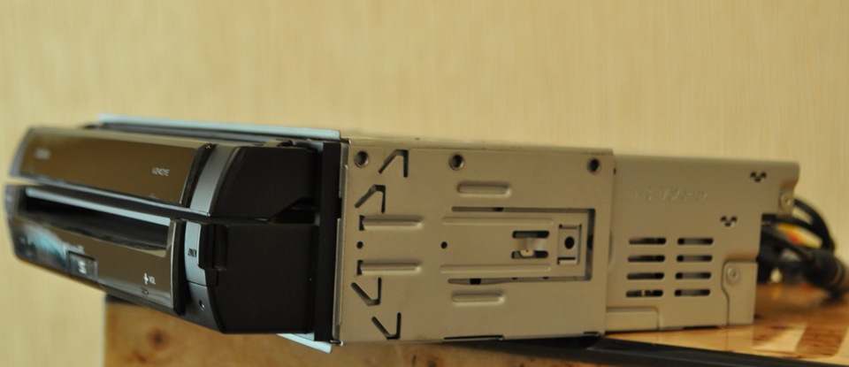 Clarion VZ401E-новий мультимедійний центр CHAMELEON 3