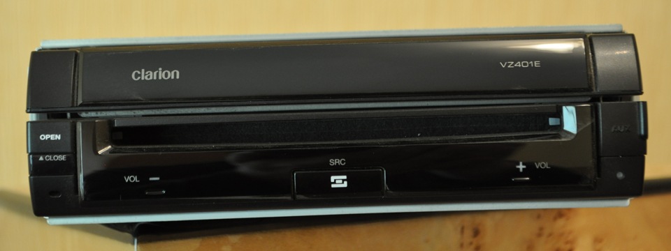 Clarion VZ401E-новий мультимедійний центр CHAMELEON 1