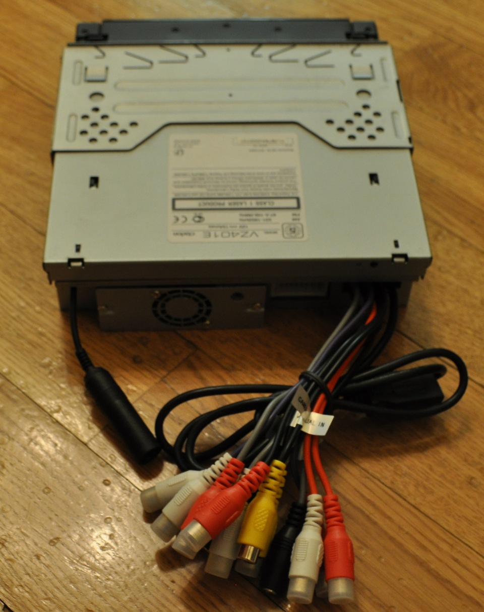 Clarion VZ401E-новий мультимедійний центр CHAMELEON 4