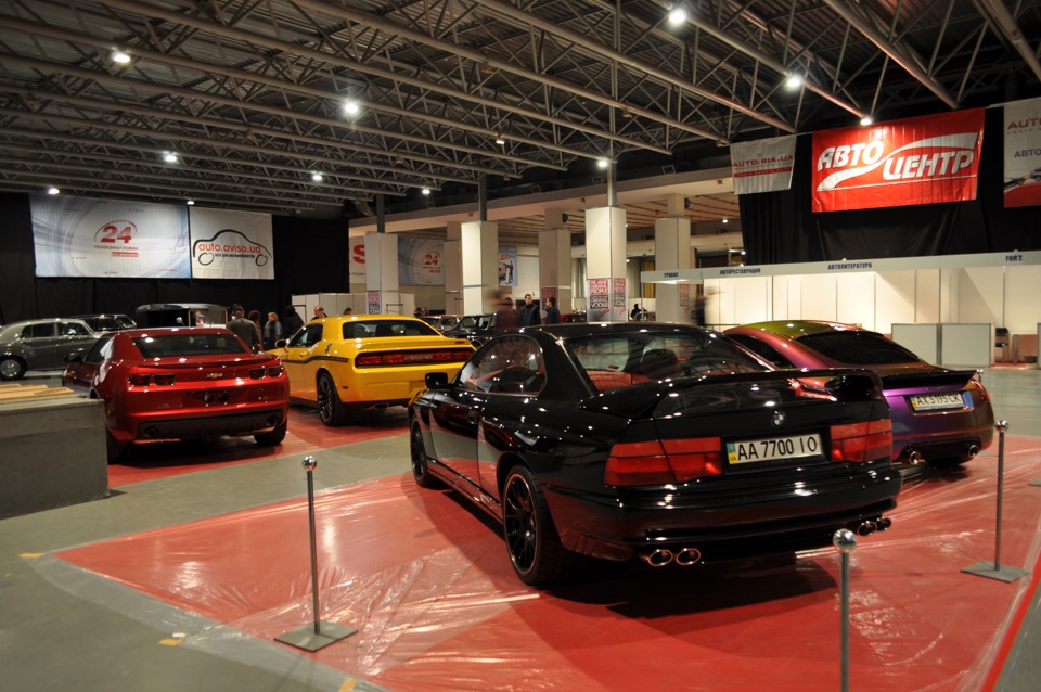 Перші шпигунські фотки з виставки Retro & Exotica Motor Show, що ще не відкрилася 3