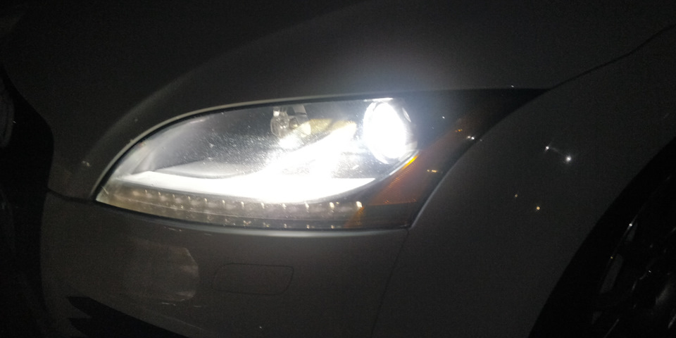Вимкнення жовтих габаритних вогнів у передній фарі Audi TTS Америка (Disable side amber marker lights USA) 3