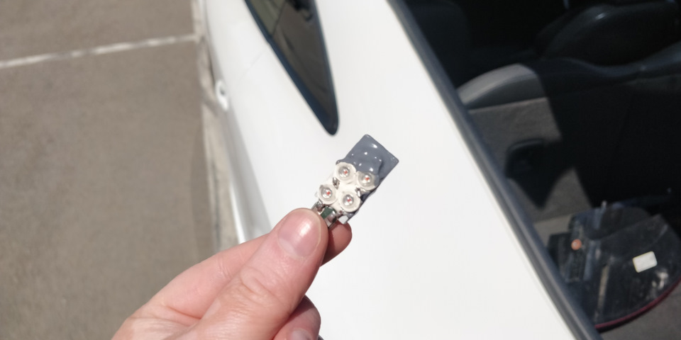Жовті LED поворотники в американську фару Audi TTS 4