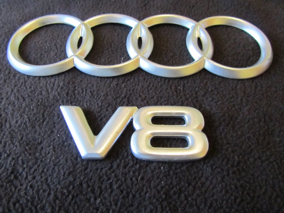 Покрасил шильдик и значок AUDI 2