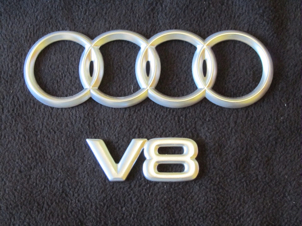 Покрасил шильдик и значок AUDI 1