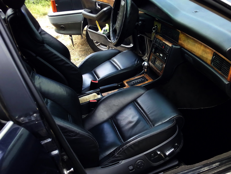 Салон моєї AUDI V8 4