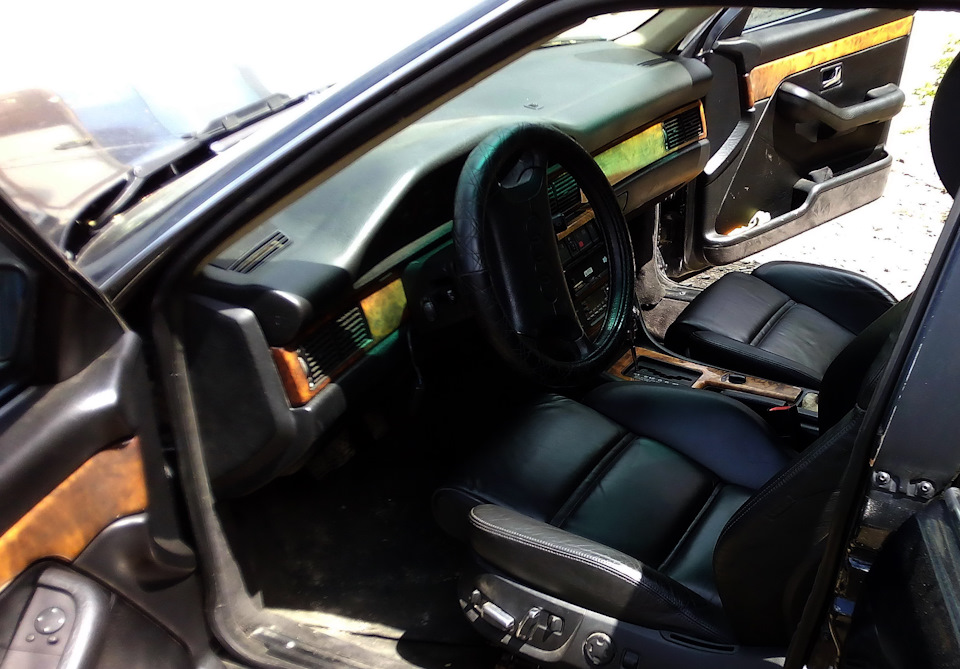 Салон моєї AUDI V8 5