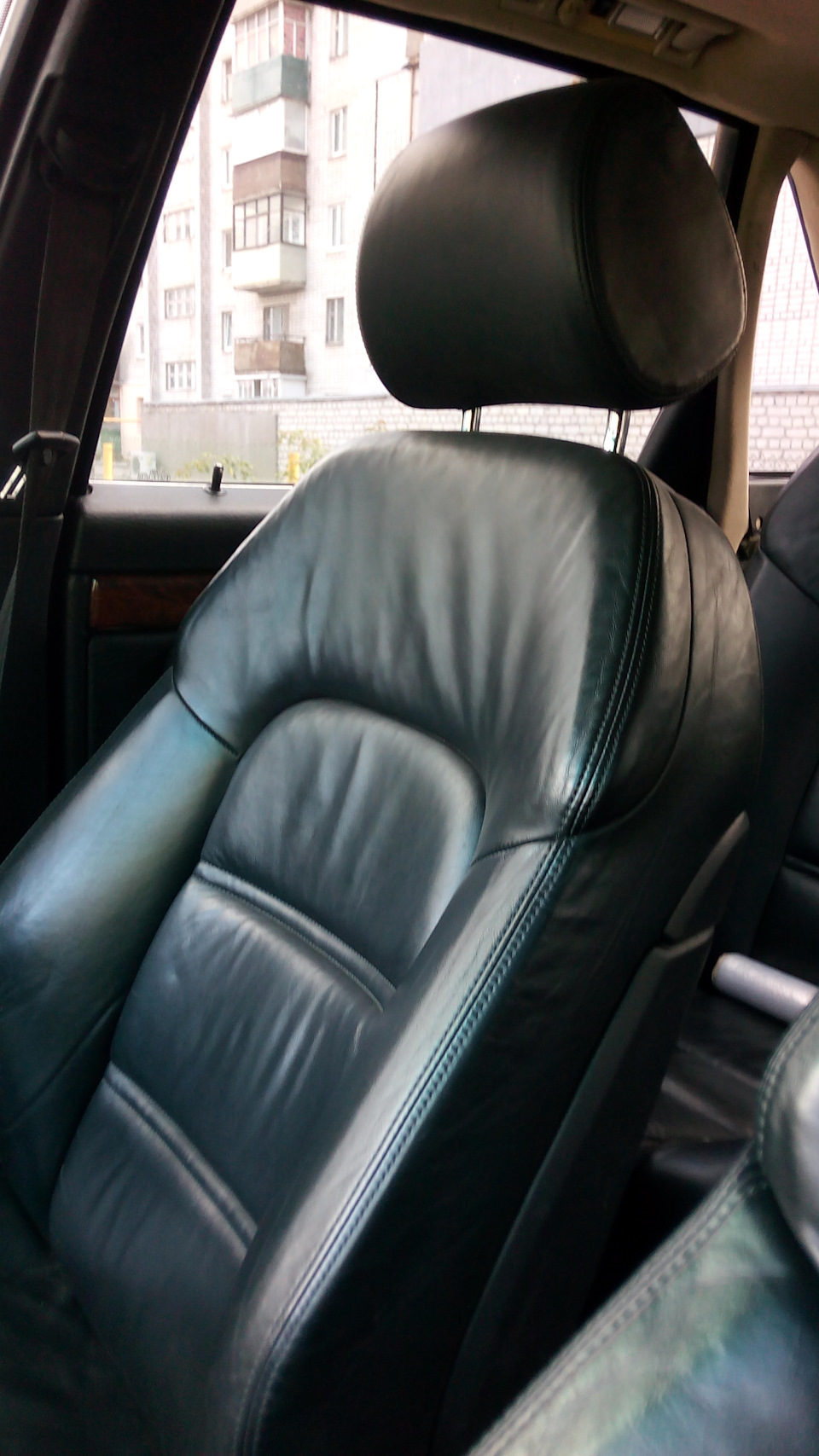Сидіння з AUDI A8 встановлені в AUDI V8 4