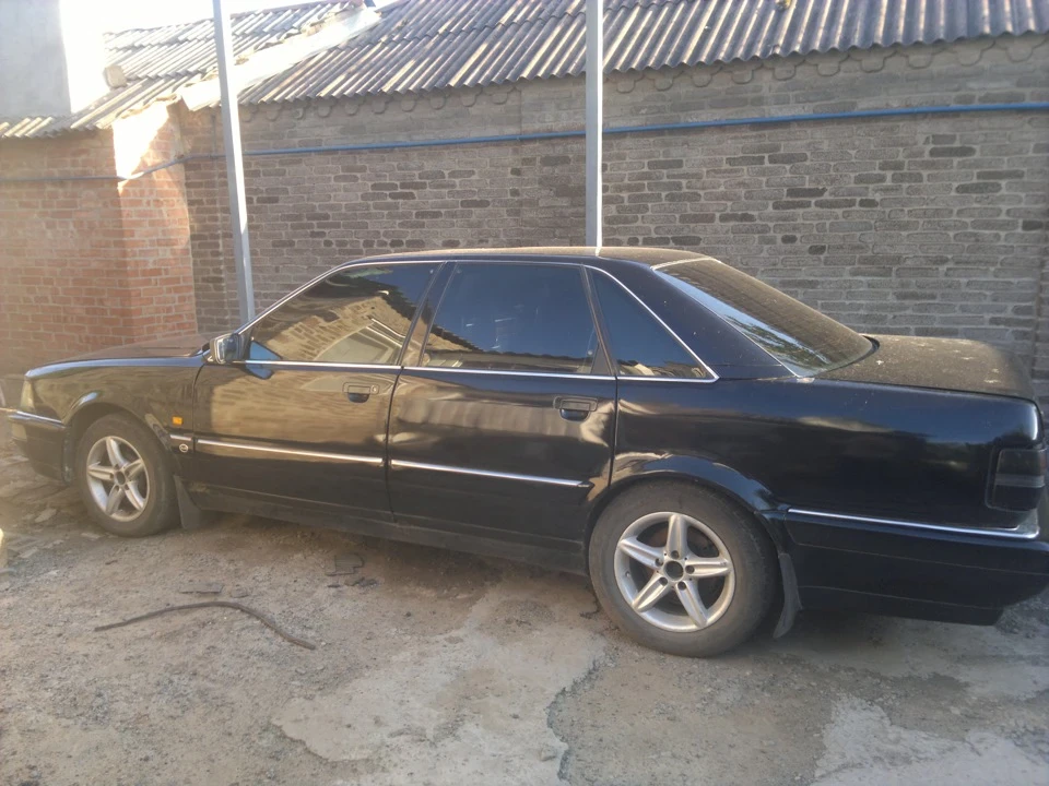 Трохи підняв задню частину