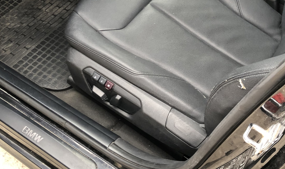 Встановлення сидінь у BMW e87 _N45B16 2