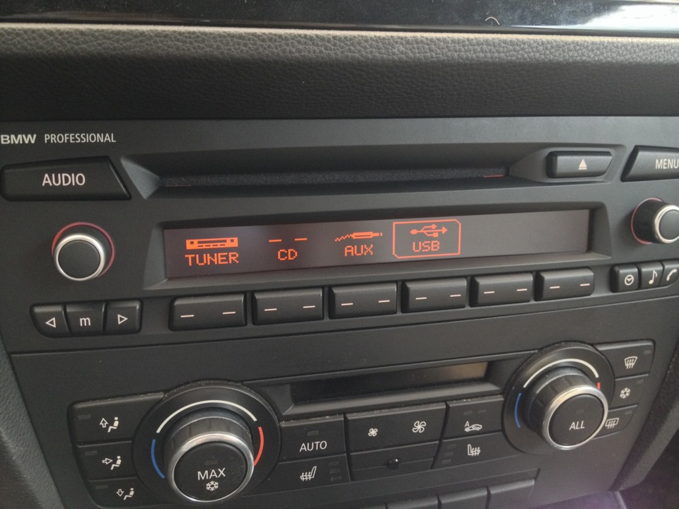 Перезавантажується РАДІО PROFESSIONAL BLUETOOTH BMW E87 РЕСТАЙЛІНГ 1